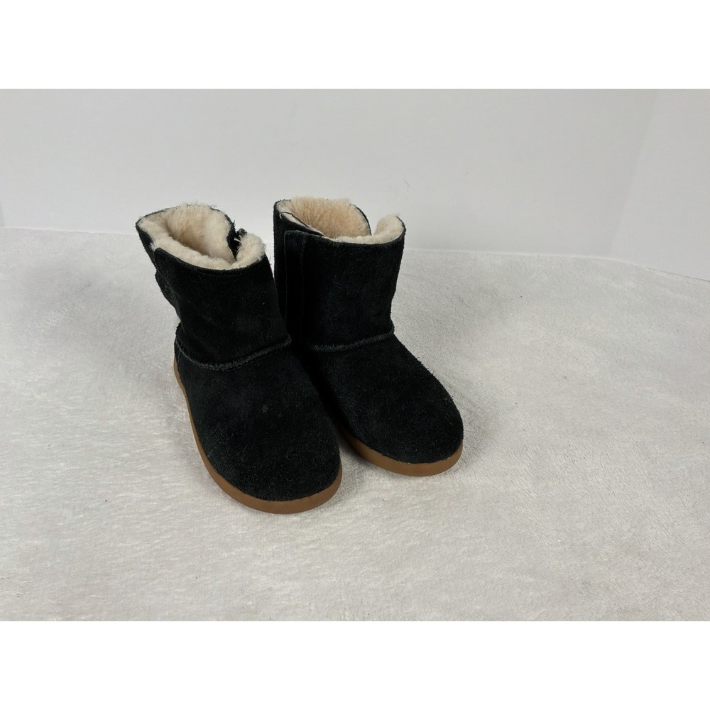 UGG Kids Classic II Mini Boots Black Sheepskin Lined Winter‎ Boots Sz 9